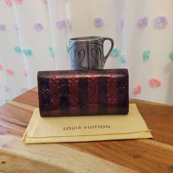 Auth Louis Vuitton Vernis Rayures Wallet Limited Edition Valentines Day 2012 - Picture 3 of 16